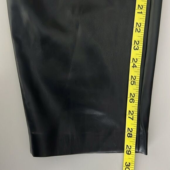 021 New DKNY Womens Faux Leather High Rise Ankle
Pants Size M - Picture 9 of 10